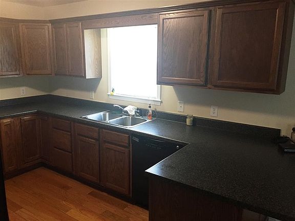 3rd image of 725 Mineola St