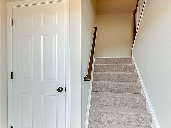 5th image of 824 Yorkshire Dr #16-304