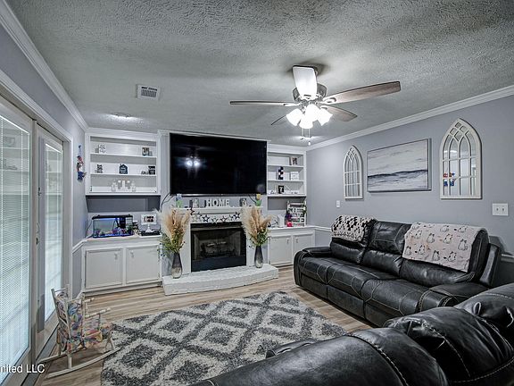 5th image of 413 S Church St