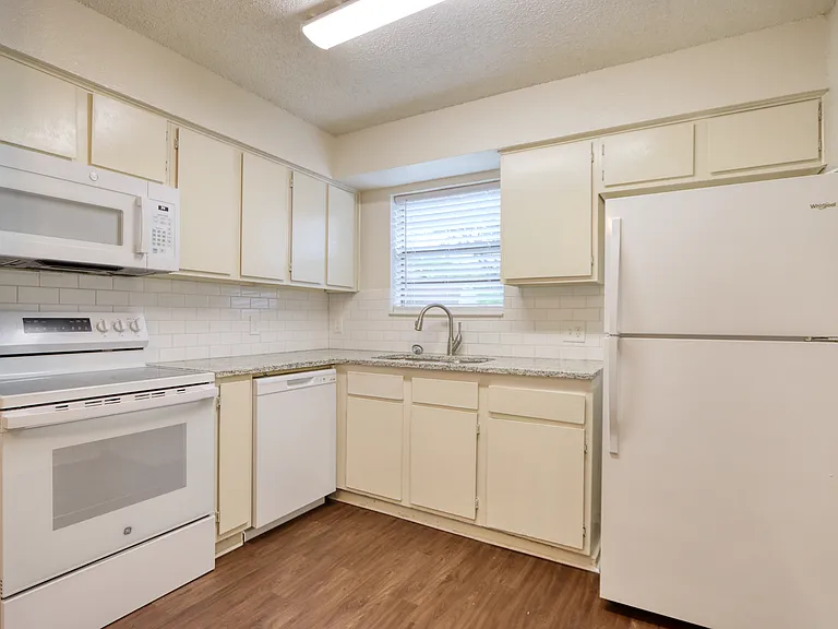 1017A NW Summercrest Blvd — Photo 4