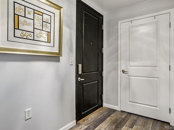 4th image of 925 N Lincoln Street #5B-S