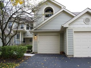 147 W Hamilton Dr, Palatine, IL 60067