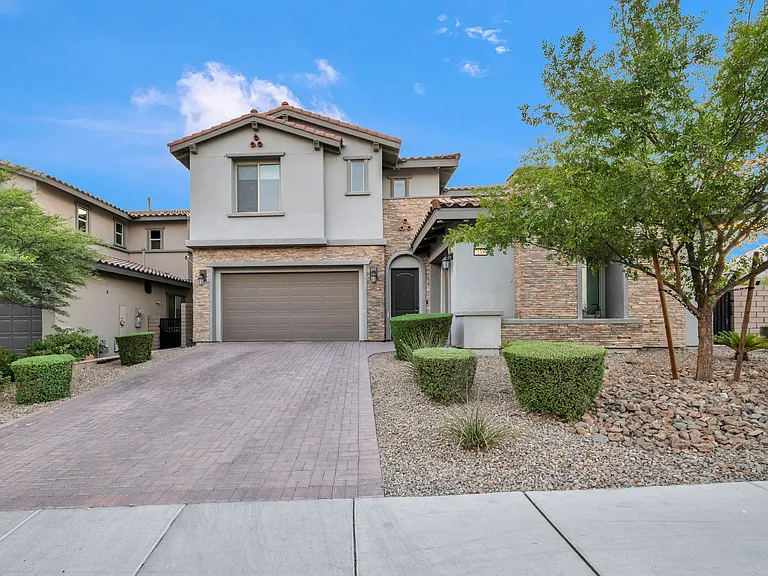 233 Castellari Dr — Photo 42