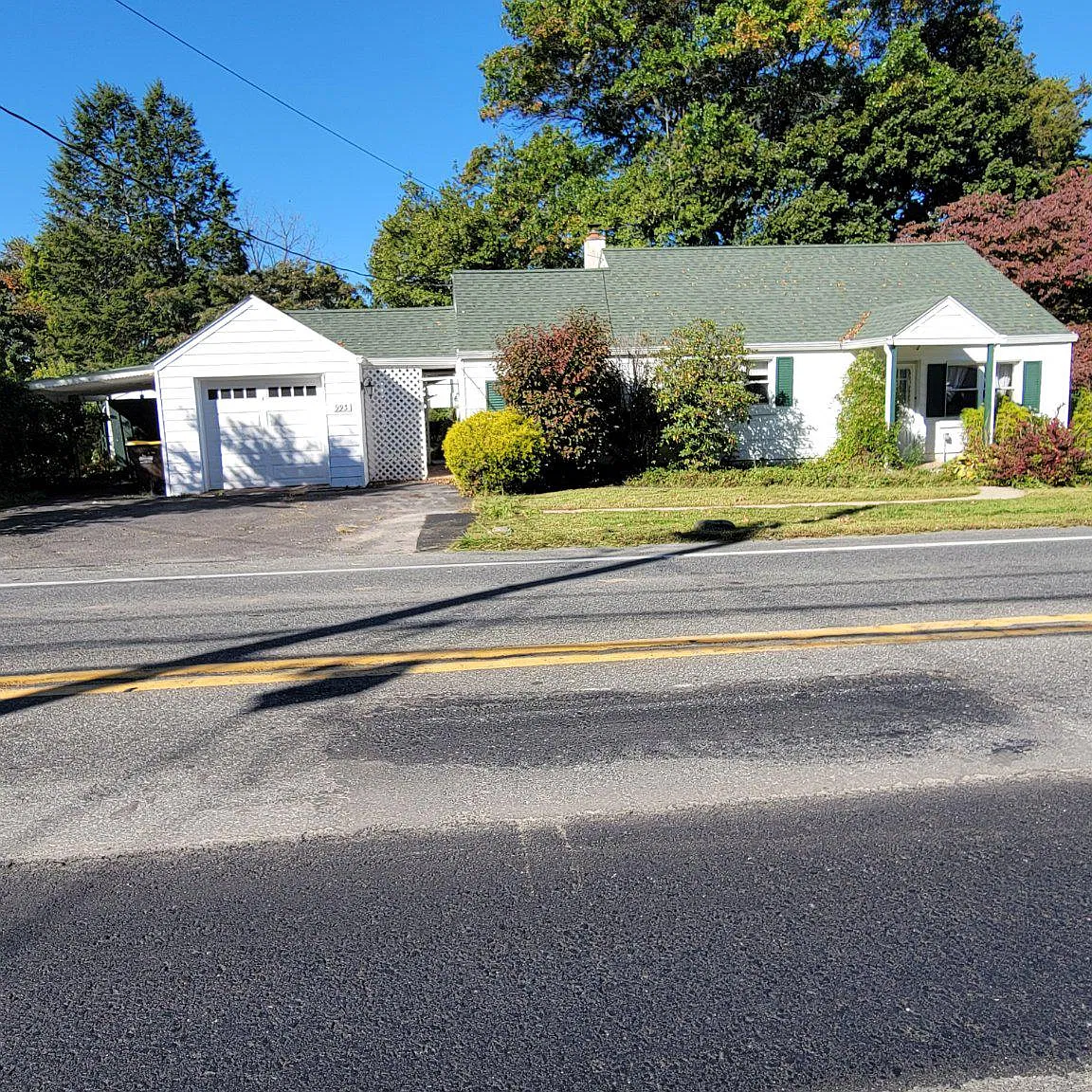 3 bed, 1.5 bath, 1272 sqft, $2,200 — Photo 2