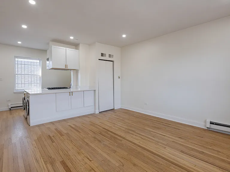 543 E 60th St #4 — Photo 5