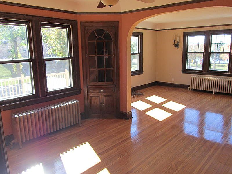 2nd image of 4955 Woodlawn Blvd