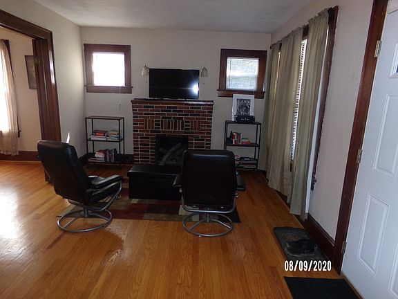 4th image of 2907 Burton Ave NW