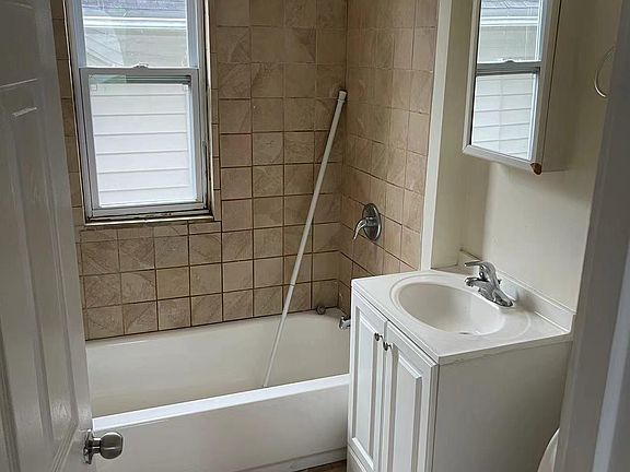 4th image of 42 Whittier St Floor 2