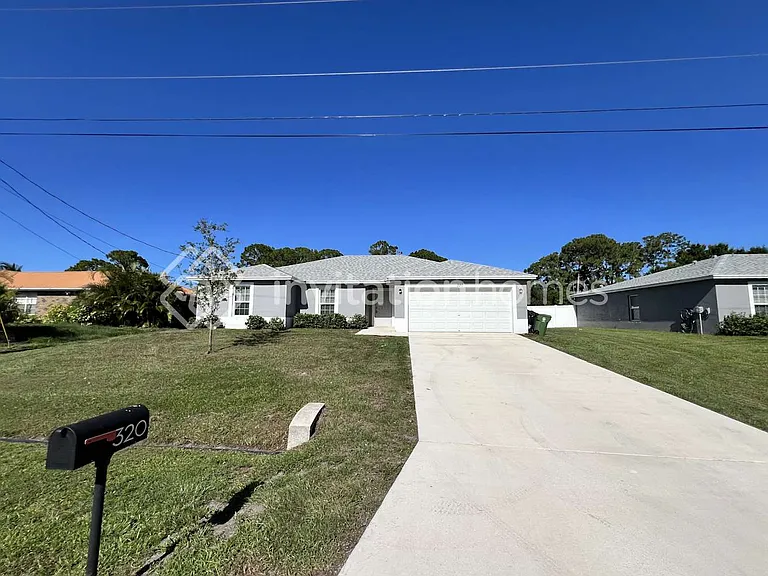 320 SW Enon St — Photo 1