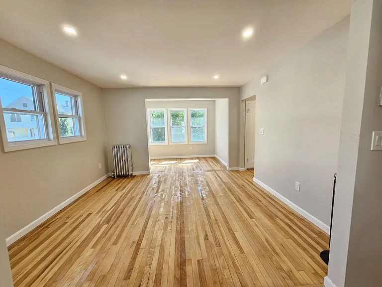 16 Rena St — Photo 5