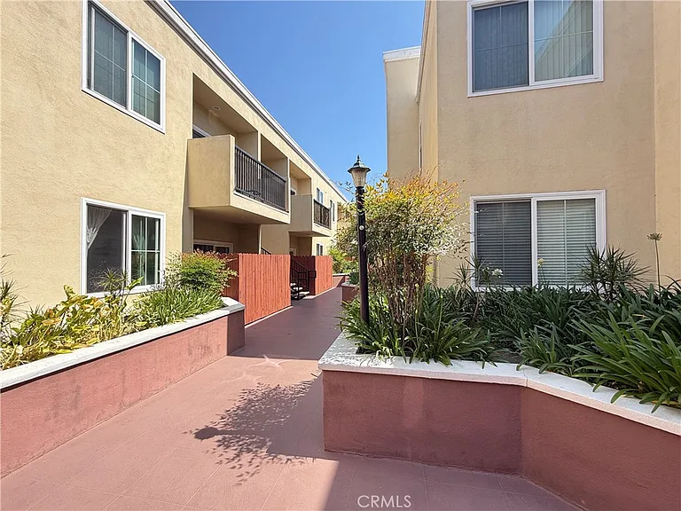 300 E Providencia Ave #111 — Photo 8