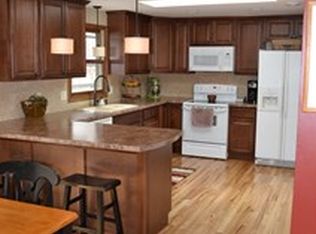 2720 Red Pine Ct, Green Bay, WI 54313