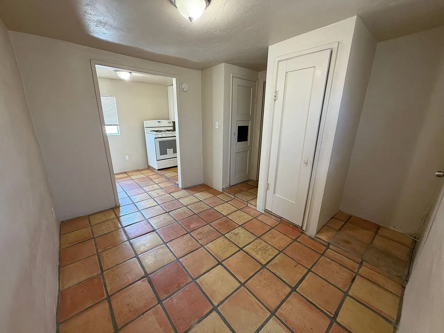 Adobe Circle 73151 — Photo 1