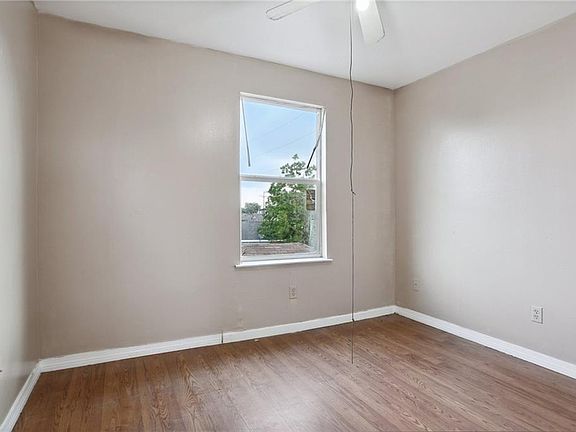 4th image of 2612-14 Annette St