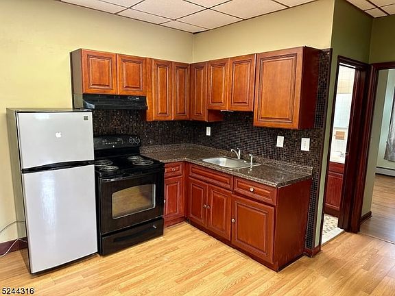 4th image of 75 Bloomfield Ave Floor 2