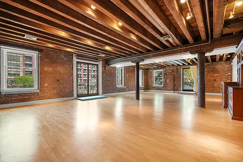 343 Commercial St #211 Photo 1