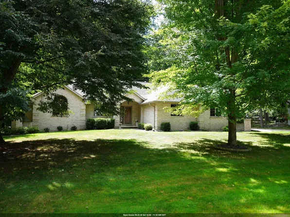 2077 Cormorant Ln, Green Bay, WI 54313