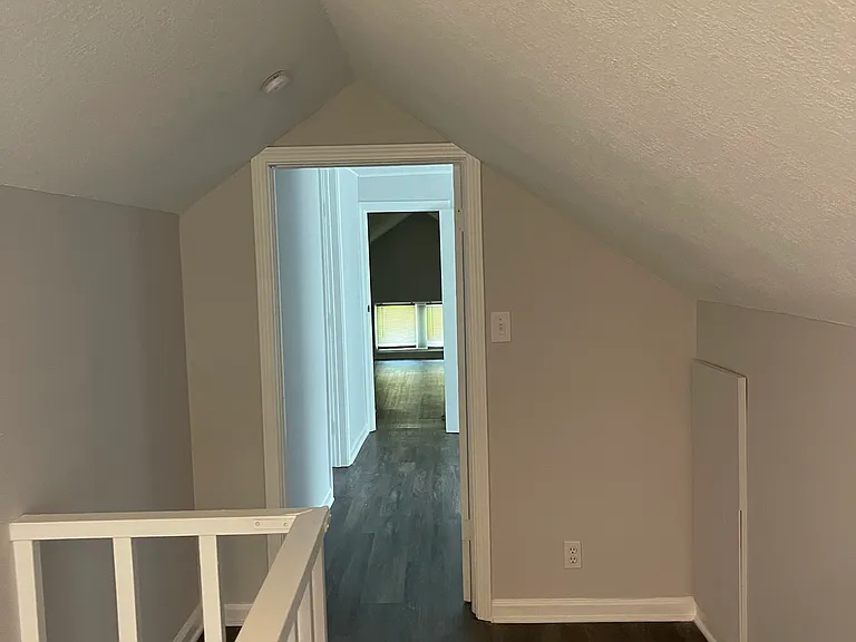 550 S Arlington Ave — Photo 8
