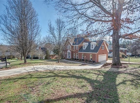 2nd image of 1507 Village Ct