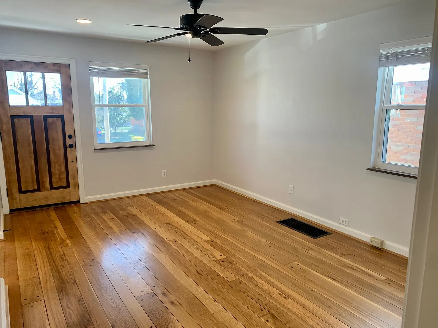 2 bed, 1048 sqft, $2,050 — Photo 3