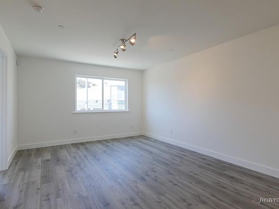 5th image of 3933 Mission St APT 1