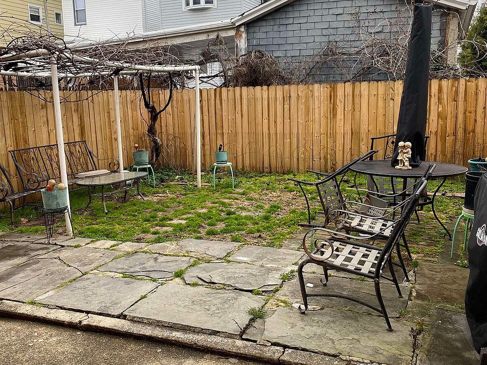 2nd image of 19 W 41st St
