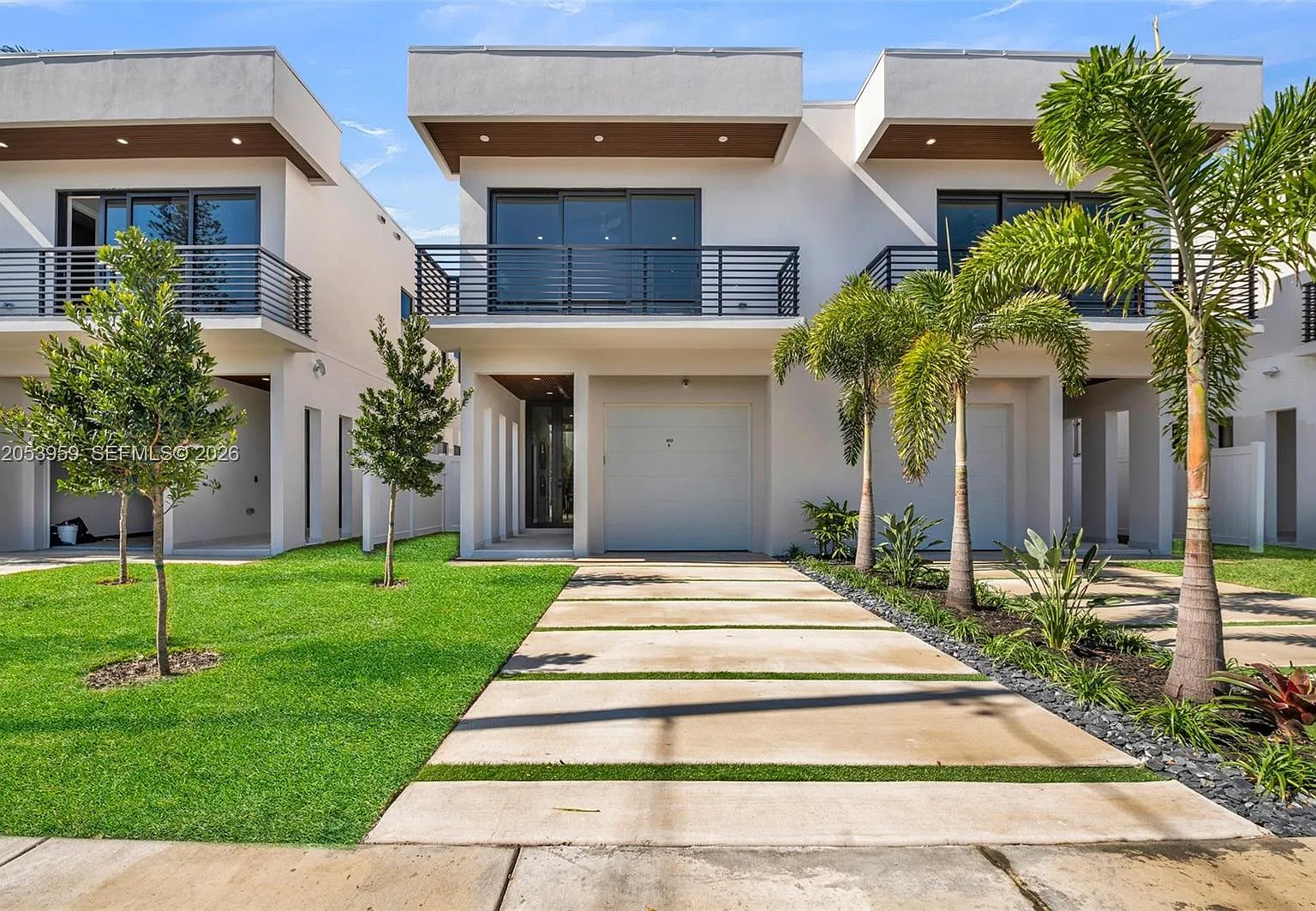 3 bed, 3.5 bath, $9,400 — Photo 1