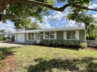 1091 Manor Rd, Englewood, FL 34223