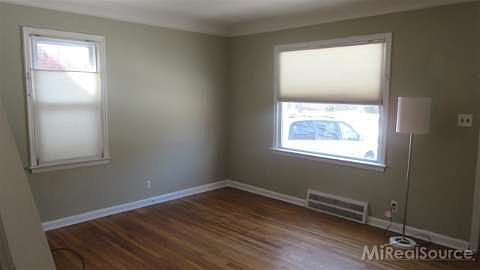 3rd image of 2910 N Altadena Ave