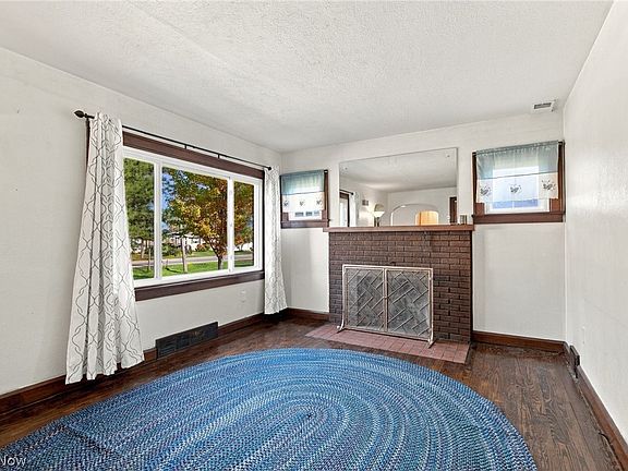 2nd image of 12042 Greenwich Rd