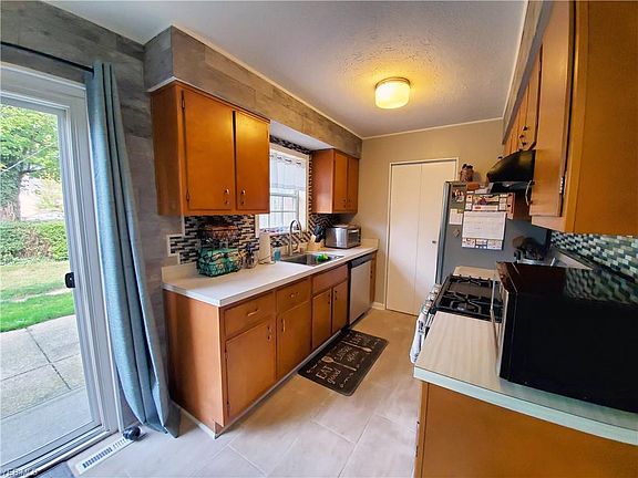 5th image of 137 Drury Ln #137K