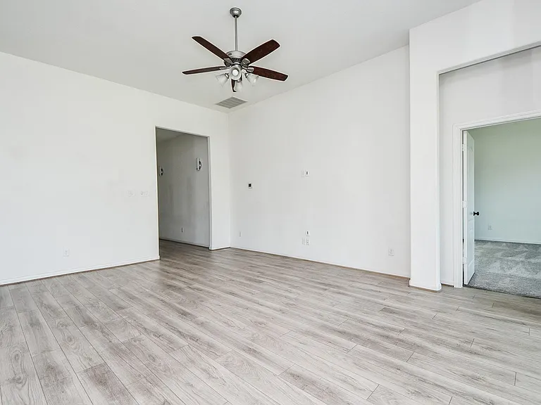 8215 Longear Ln — Photo 14
