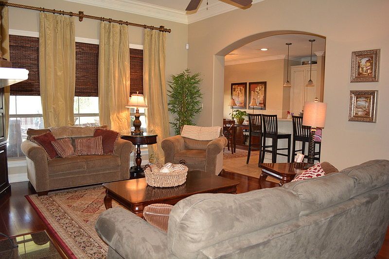 1st image of 107 Hollow Green Dr