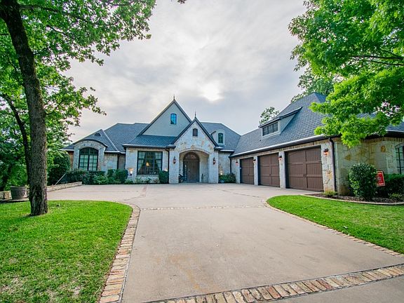 2nd image of 204 S Eagles Bluff Dr