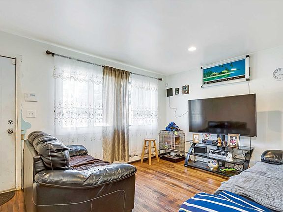 3rd image of 2 Satinwood St