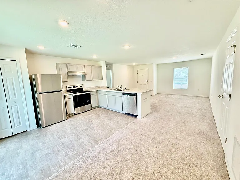 149 SW Becker Rd — Photo 3