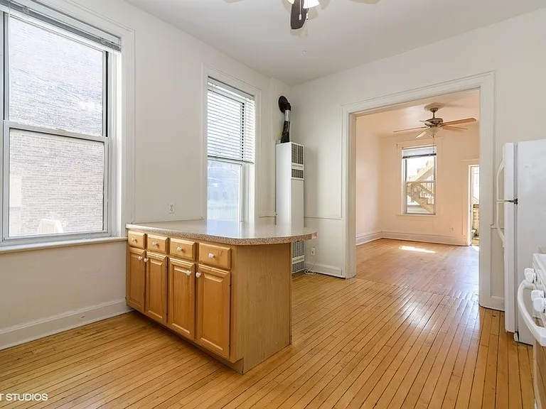 1939 W Thomas St #2R — Photo 7