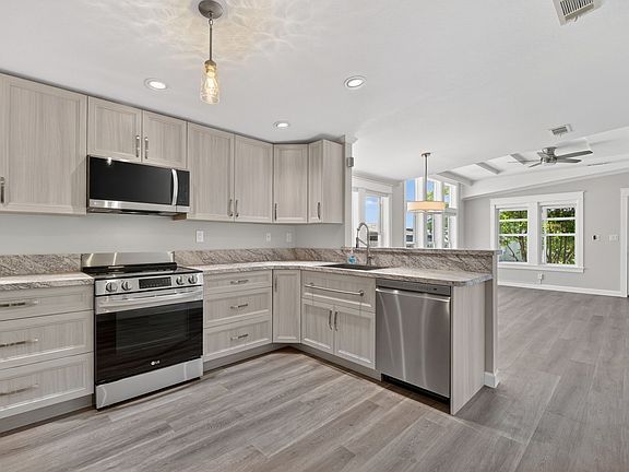 5th image of 3177 N Huntington Ave