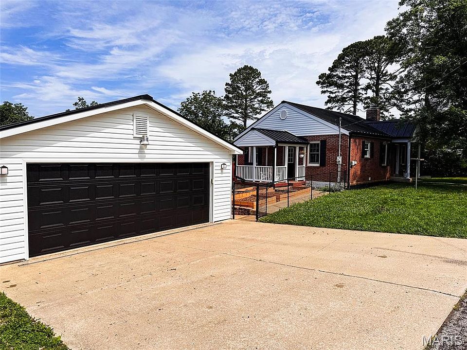 2nd image of 2655 Ridge Dr