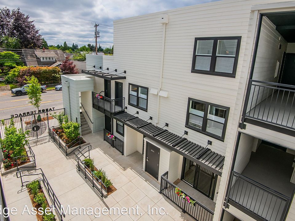 1st image of 5645 NE Glisan St #B2-13