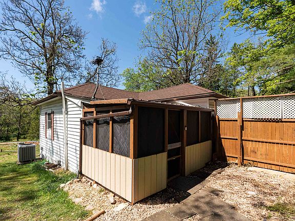 3rd image of 143 Pkin Ln