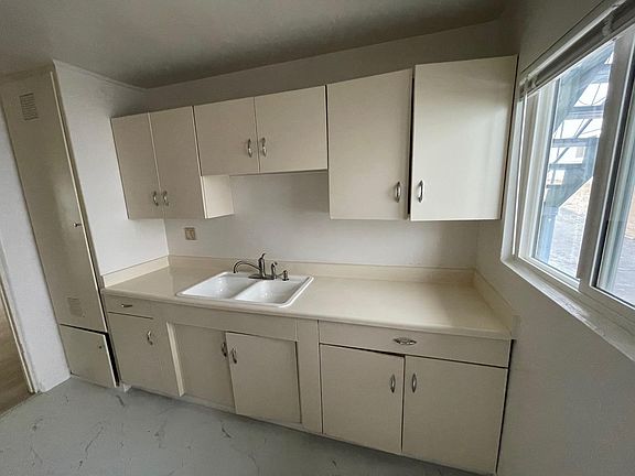 5th image of 238 Fair Oaks Ave