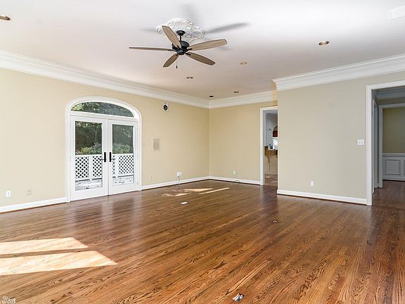 5th image of 152 Hickory Creek Cir