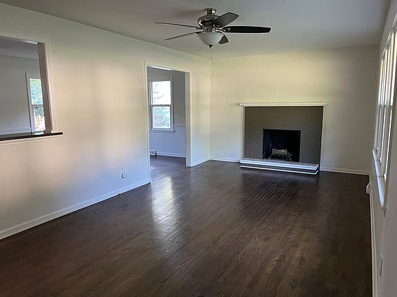 2nd image of 400 E 109th Ter