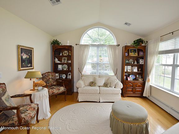 5th image of 20 Rosewood Ct