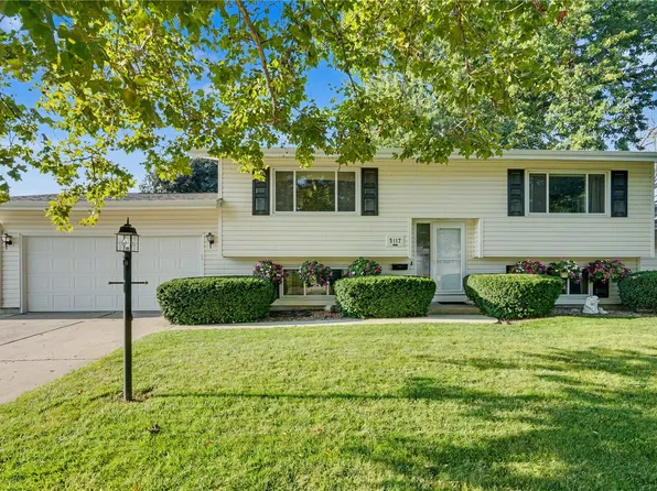 5117 Rich Mar Ln NW, Cedar Rapids, IA 52405