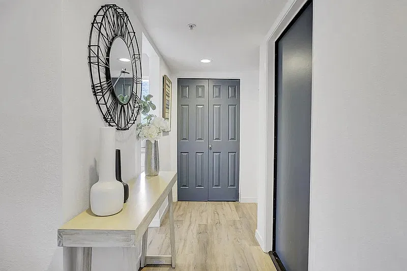 1 bed, 1.0 bath, 876 sqft, $3,600 — Photo 4