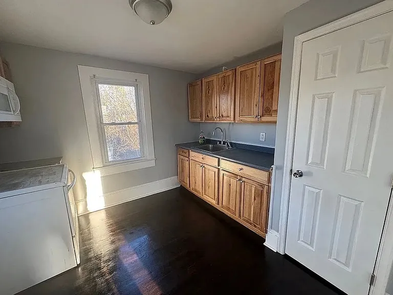 1127 N Royal Ave #B — Photo 5
