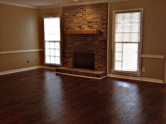 3rd image of 5725 Worchester Dr