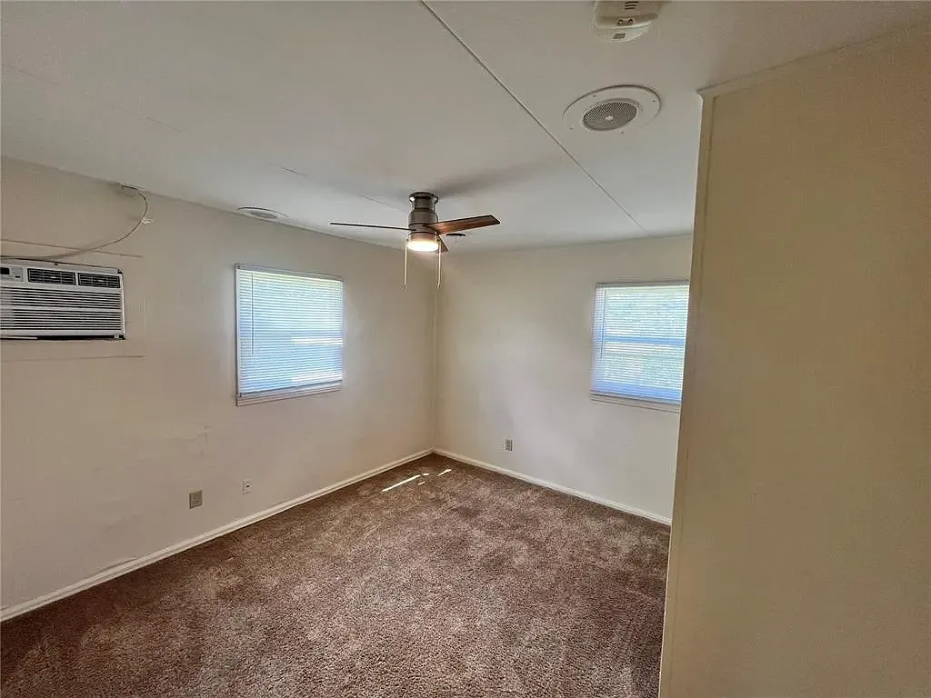 3 bed, 845 sqft, $1,800 — Photo 3